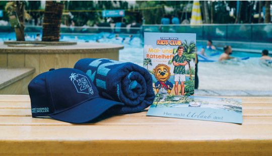 "Therme Erding x Thomas Müller" Merch-Bundle Blau inkl. 2 Urlaubstage Therme