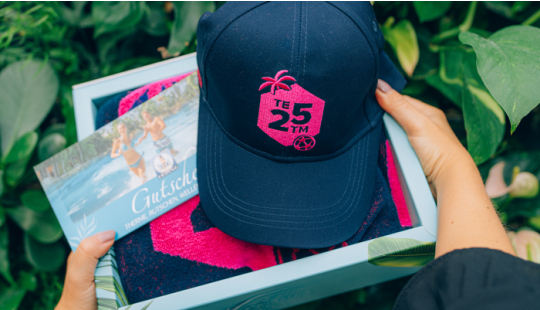 "Therme Erding x Thomas Müller" Geschenkbox Pink